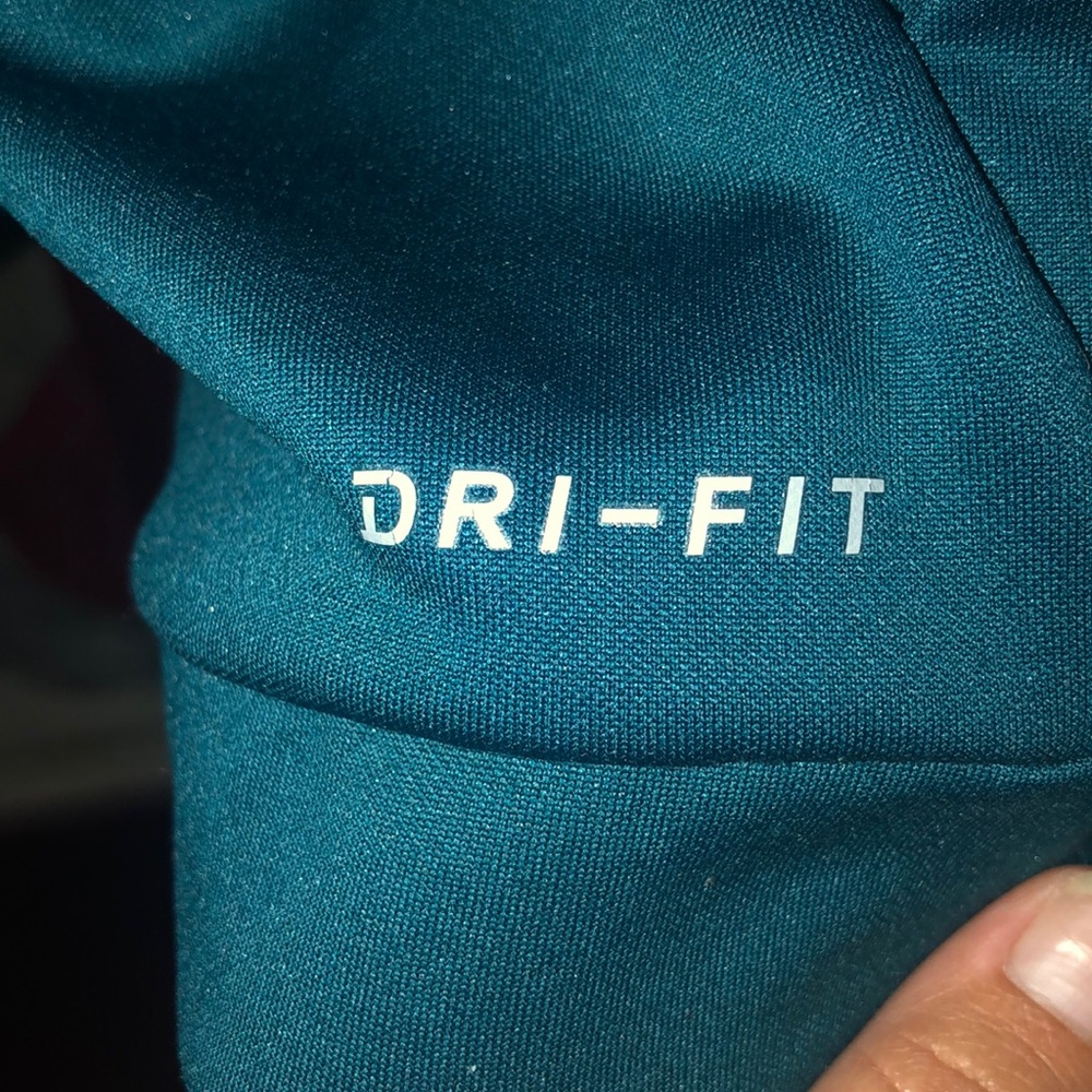 A Nike men’s sweater - Picture 3 of 5